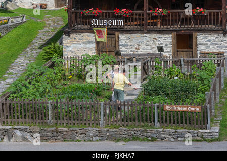 Walserhaus musée dans le village de montagne de la colonisation Walser de Bosco Gurin, Val di Bosco, Locarno, Tessin, Suisse Banque D'Images