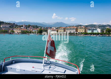 Voyage en bateau sur le lac de Lugano avec une vue de Lugano, Tessin, Suisse Banque D'Images