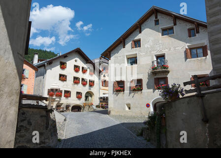 Maisons typiques, paysage urbain, Guarda, Scuol, Basse Engadine, Grisons, Suisse Banque D'Images