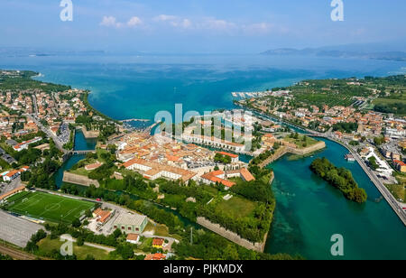 Vue aérienne, Comune di Peschiera del Garda sur la rivière Mincio, Fortificazioni, fortifications, Lake Garda, Lac de Garde, dans le Nord de l'Italie, Vénétie, Italie Banque D'Images