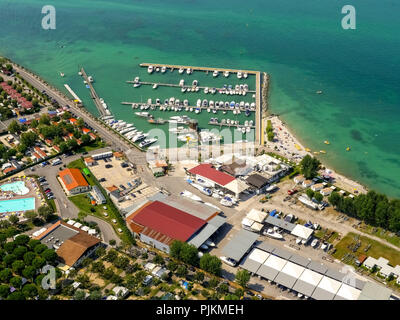 Vue aérienne de plaisance, Peschiera del Garda Camping del Garda, Lago di Garda, Lac de Garde, Castelnuovo del Garda, dans le Nord de l'Italie, Vénétie, Italie Banque D'Images