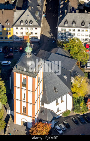 Vue aérienne de l'église protestante, Nikolai, Krönchen Siegen, Siegen, Siegerland, Rhénanie du Nord-Westphalie, Allemagne Banque D'Images