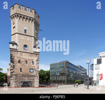 Bayenturm médiévale, tour fortifiée, siège de la fondation de charité 'FrauenMediaTurm Cologne-Bayenthal', Rheinauhafen,, Cologne, Rhénanie du Nord-Westphalie, Allemagne, Europe Banque D'Images