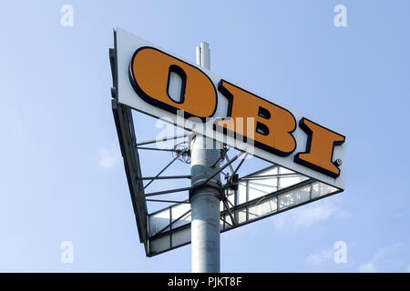 Essen, Allemagne, mars 2018 signe OBI dans un poteau. Fondée en 1970, l'OBI est le plus grand détaillant de faire vous-même en Europe et la troisième dans la wo Banque D'Images