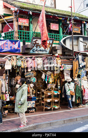 Boutiques dans le quartier Chinois de Yokohama, Japon Banque D'Images