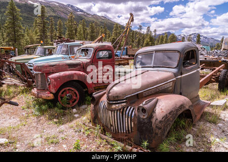 Ancienne ligne de camions jusqu'à la ville de Cassiar abandonnés Banque D'Images