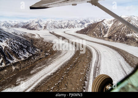 St. Elias et Glacier Kaskawulsh dans la réserve de parc national Kluane, Yukon Territory, Canada Banque D'Images