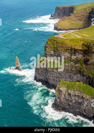 Les falaises de Moher, O'Brians, tour à tour d'observation des falaises de Moher, côte rocheuse, Falaise, comté de Clare, Clare, Irlande, Europe, Banque D'Images