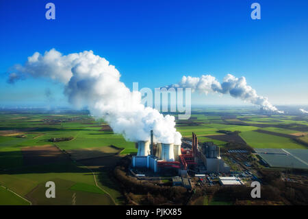 Neurath power plant et BoA 2u3 Neurath, dans l'arrière-plan power plant Niederaußem, RWE Power Energy Company, nuage de vapeur, nuage d'échappement, l'émission, brown coal power plant, Grevenbroich, Rhénanie-du-Nord - Westphalie, Allemagne, Europe, Banque D'Images