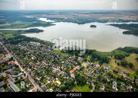 Avis de Rechlin avec Kleine Müritz, école de voile Rechlin, jetty, voiliers, Müritz, Sneek, Mecklenburg Lake District, Mecklembourg Suisse, Mecklenburg-Vorpommern, Allemagne Banque D'Images