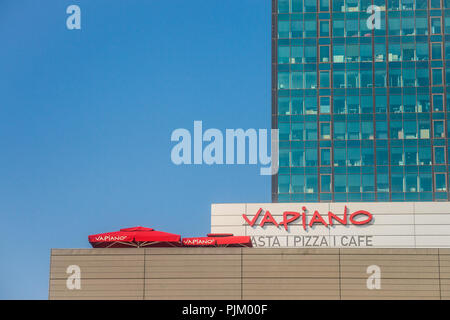 BELGRADE, SERBIE - août 13, 2018 : Vapiano logo sur leur restaurant principal pour la Serbie. Vapiano est une franchise allemande de restaurants italiens Photo de Banque D'Images