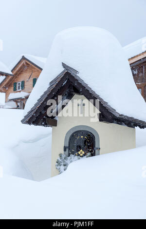 L'Autriche, Montafon, Gaschurn, culte dans le village alpin Garfrescha. Banque D'Images