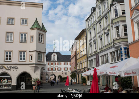 Max-Josefs-Platz, la masse du public, Rosenheim, Upper Bavaria, Bavaria, Germany, Europe Banque D'Images