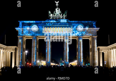 La porte de Brandebourg pendant le Festival des lumières à Berlin (Allemagne, 14/10/2013) Banque D'Images