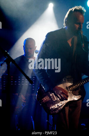 Musicien flamand Flip Kowlier au Radio 1 Sessies (Belgique, 11/10/2010) Banque D'Images