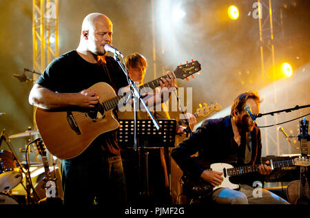 Musicien flamand Flip Kowlier au Radio 1 Sessies (Belgique, 11/10/2010) Banque D'Images