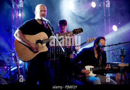 Musicien flamand Flip Kowlier au Radio 1 Sessies (Belgique, 11/10/2010) Banque D'Images