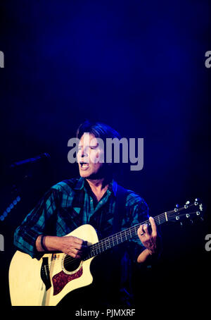 Chanteur, auteur-compositeur de rock américain, et le guitariste John Fogerty au Suikerrock festival kick-off à Tienen (Belgique, 20/07/2010) Banque D'Images