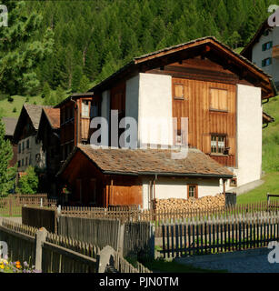 Swiss Alpine Village de Splügen dans les Grisons (GR) Banque D'Images