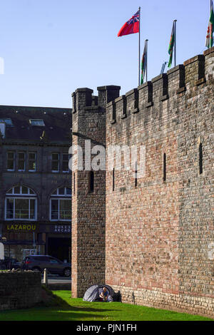 Une tente près du château de Cardiff, dans le sud du Pays de Galles. Date de la photo : Vendredi 7 septembre 2018. Photo : Roger Garfield/Alamy Banque D'Images