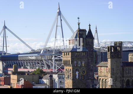 Vue sur le château et la Principauté Stadium de Cardiff, Pays de Galles du Sud. Date de la photo : Vendredi 7 septembre 2018. Photo : Roger Garfield/Alamy Banque D'Images