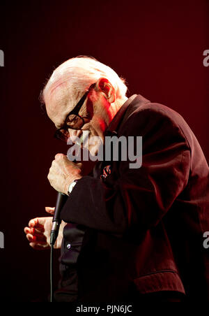 Toots Thielemans à l'Haïti Lavi 12-12 concert bénéfice au Bozar, Bruxelles (Belgique, 15/02/2010) Banque D'Images