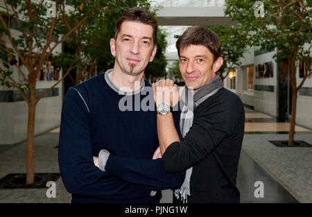 Kris Wauters et Koen Wauters lors de la présentation de la comédie musicale "domino" et Idool 2011 programme de télévision (Belgique, 27/01/2011) Banque D'Images