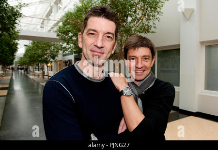 Kris Wauters et Koen Wauters lors de la présentation de la comédie musicale "domino" et Idool 2011 programme de télévision (Belgique, 27/01/2011) Banque D'Images