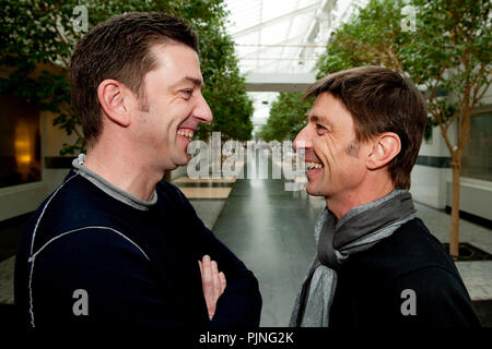 Kris Wauters et Koen Wauters lors de la présentation de la comédie musicale "domino" et Idool 2011 programme de télévision (Belgique, 27/01/2011) Banque D'Images