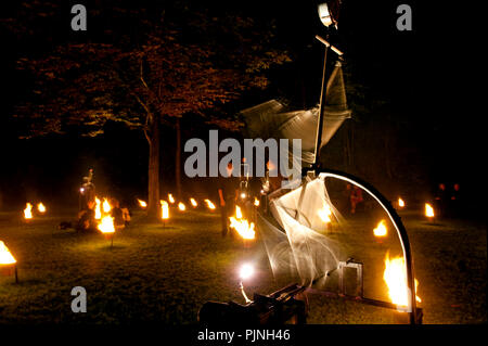 Ouverture de la Brugge Centraal culture festival avec l'installation de feu de la Compagnie Carabosse feu français dans le Minnewaterpark dans Bru Banque D'Images