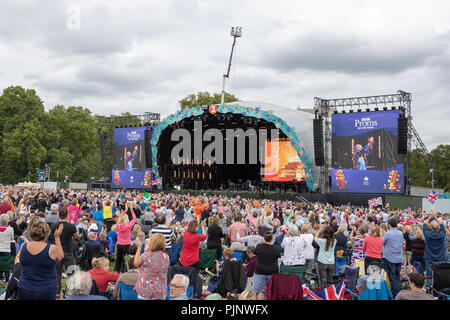 Londres, Royaume-Uni. Sep 8, 2018. Détente dans l'auditoire à prom dans le parc Hyde Park, Angleterre. Crédit : Jason Richardson/Alamy Live News, en Angleterre. Crédit : Jason Richardson/Alamy Live News Banque D'Images