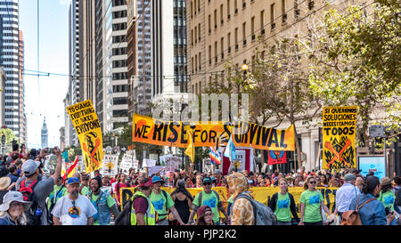 San Francisco, Californie, USA. 8 Septembre, 2018. Des milliers de personnes se rassemblent à San Francisco en hausse pour les rally et mars à l'avance de l'Action Climatique Mondial au sommet qui se tiendra du 12 au 14 septembre il y a. Shelly Rivoli/Alamy Live News Banque D'Images