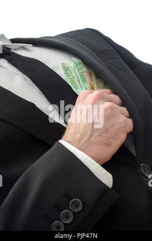 Businessman putting billets dans la poche de sa veste. Banque D'Images