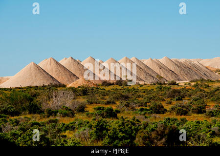 Calcaire Gravier Mounds dans Quarry Banque D'Images