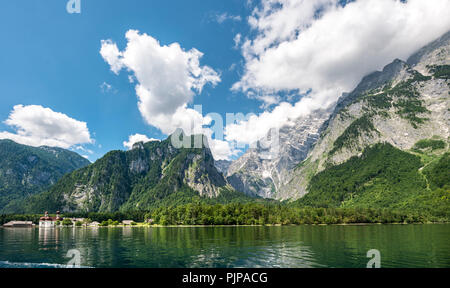 Le lac Königssee avec Saint Bartholomä et massif du Watzmann, parc national de Berchtesgaden, région de Berchtesgaden, Haute-Bavière Banque D'Images