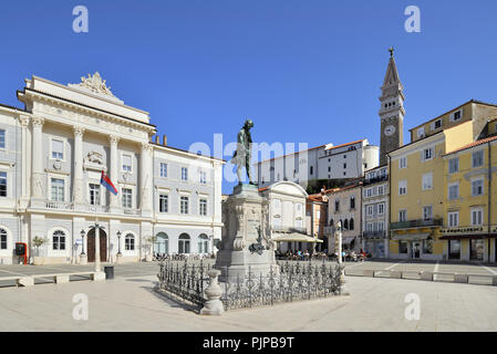 La place Tartini, hôtel de ville, monument Giuseppe Tartini, St George's Cathedral, Piran, Istrie, Slovénie Banque D'Images