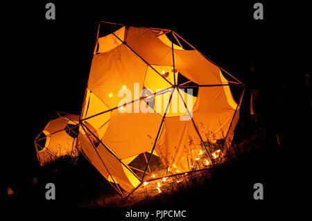 Les installations d'incendie de 'Toverspel» au Keizersberg park pendant la Louvain dans Scène festival à Louvain (Belgique, 27/05/2012) Banque D'Images