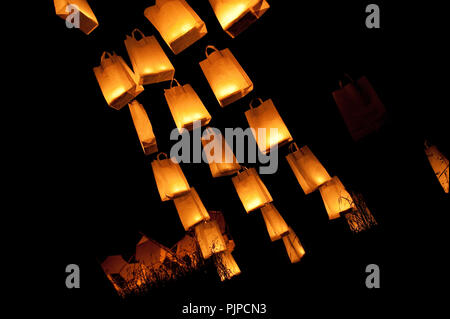 Les installations d'incendie de 'Toverspel» au Keizersberg park pendant la Louvain dans Scène festival à Louvain (Belgique, 27/05/2012) Banque D'Images