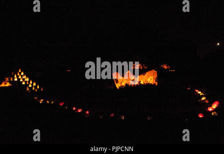 Les installations d'incendie de 'Toverspel» au Keizersberg park pendant la Louvain dans Scène festival à Louvain (Belgique, 27/05/2012) Banque D'Images