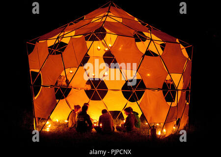 Les installations d'incendie de 'Toverspel» au Keizersberg park pendant la Louvain dans Scène festival à Louvain (Belgique, 27/05/2012) Banque D'Images