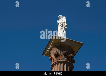 Conçu en 1888, 'Sunset' est l'une des deux statues grandeur nature figure féminine sur neuf mètres de haut des colonnes corinthiennes au parc Centennial, Sydney Australie Banque D'Images