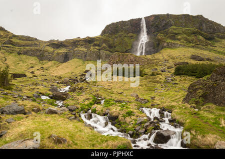 Bjarnarfoss chute d'eau à l'extrémité ouest de la péninsule de snæfellsnes en Islande Banque D'Images