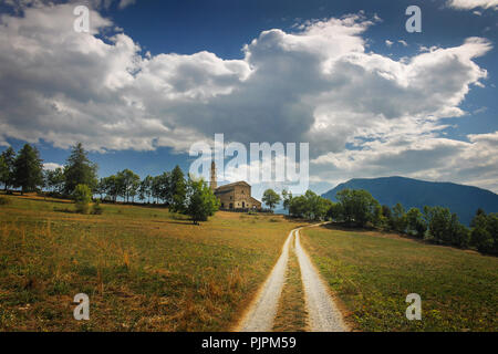 Santuario (sanctuaire) de l'église di Santa Maria di Morinesio (Stroppo, Valle Maira, Coni, Piémont, Italie) Banque D'Images