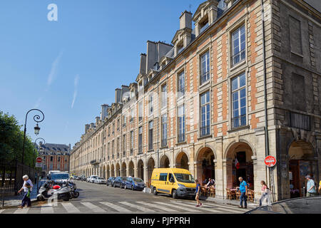 Place des Vosges, la plus ancienne place de Paris prévues, quartier du Marais, Paris, France, Europe Banque D'Images