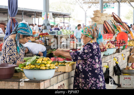 Marguilan, OUZBÉKISTAN - 24 août 2018 : les fruits et légumes locaux bazaar - Marguilan près de Fergana, en Ouzbékistan. Banque D'Images