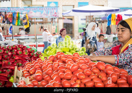 Marguilan, OUZBÉKISTAN - 24 août 2018 : les fruits et légumes locaux bazaar - Marguilan près de Fergana, en Ouzbékistan. Banque D'Images