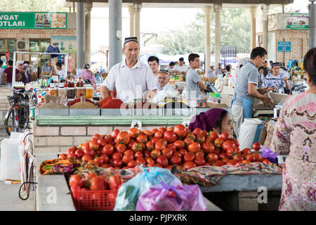 Marguilan, OUZBÉKISTAN - 24 août 2018 : les fruits et légumes locaux bazaar - Marguilan près de Fergana, en Ouzbékistan. Banque D'Images