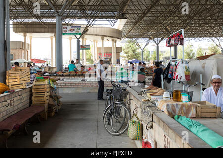 Marguilan, OUZBÉKISTAN - 24 août 2018 : les fruits et légumes locaux bazaar - Marguilan près de Fergana, en Ouzbékistan. Banque D'Images