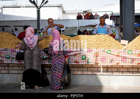 Marguilan, OUZBÉKISTAN - 24 août 2018 : les fruits et légumes locaux bazaar - Marguilan près de Fergana, en Ouzbékistan. Banque D'Images