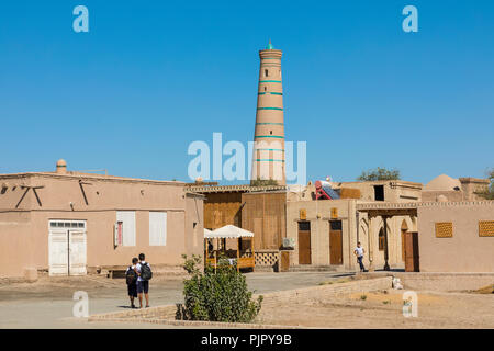 Les bâtiments historiques à forteresse Itchan Kala dans le centre historique de Khiva. Site du patrimoine mondial de l'Asie centrale, en Ouzbékistan Banque D'Images